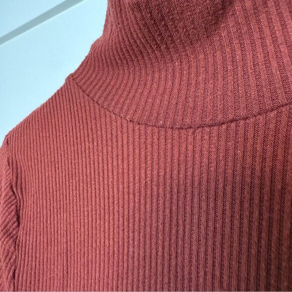 Faherty Top Womens Sz S Rust Red Legend Rib Rosco Turtleneck Long Sleeve - Picture 4 of 12